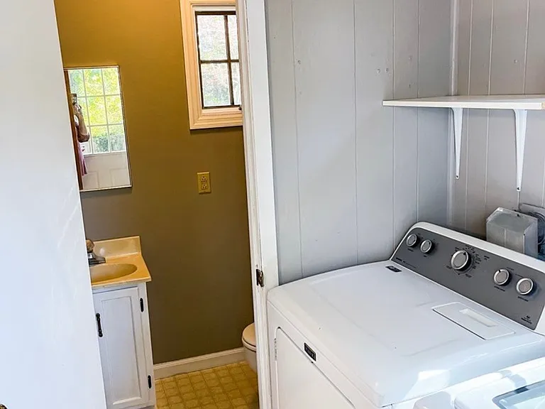 510 Fairlawn Cir — Photo 12