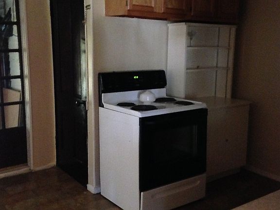 Kitchen. Electric stove