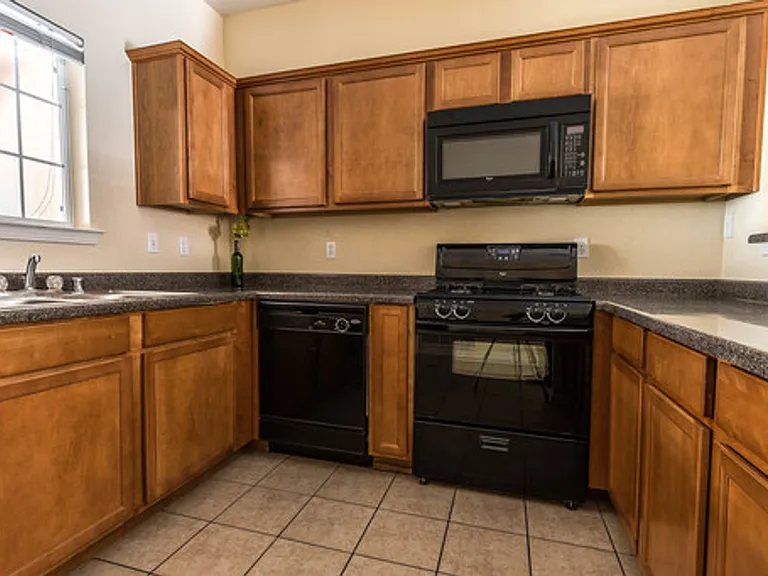 3150 N Yarbrough Dr #B-1 — Photo 7