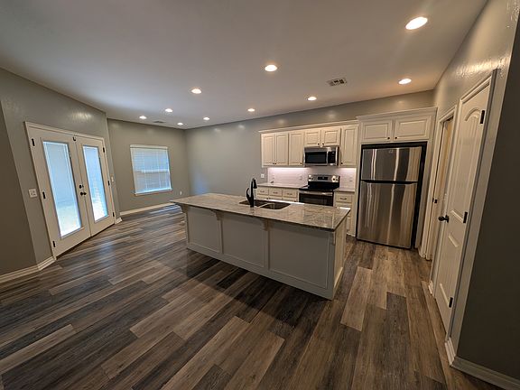 5th image of 3400 Lyric St