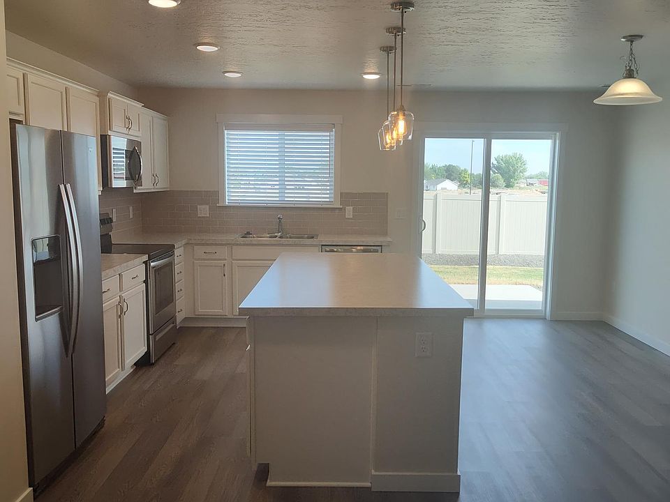 Spacious kitchen with island