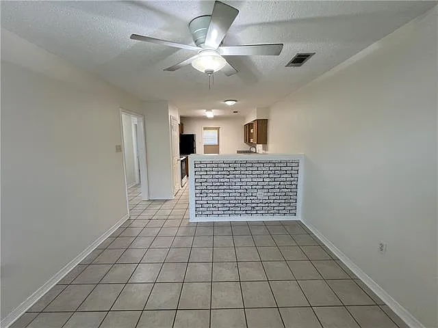 2 bed, 1.0 bath, 800 sqft, $1,300 — Photo 2
