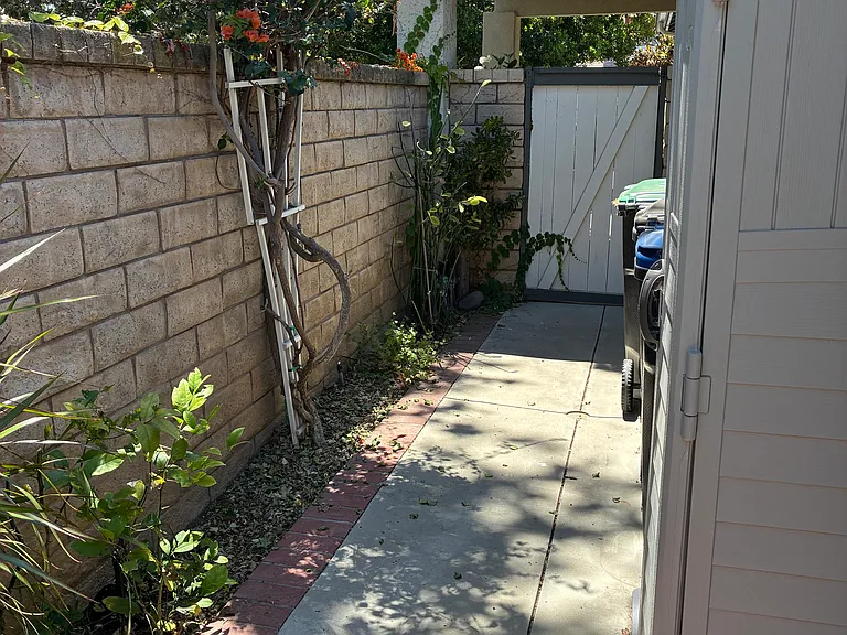 2040 Freesia Ave — Photo 17