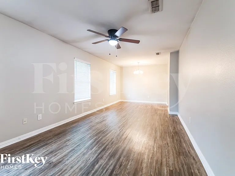 1607 Coleman St — Photo 3
