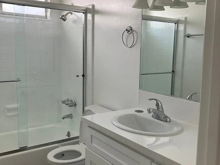 148 N. St Andrew Pl. — Photo 9