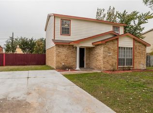 501 Curts Dr, Grand Prairie, TX 75052