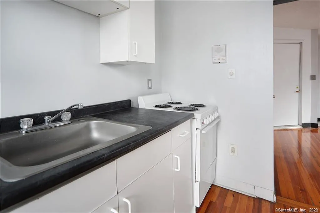 Photo 1 of 11 - 768 State St #4 - New Haven, CT Primary Photo - 768 State St #4