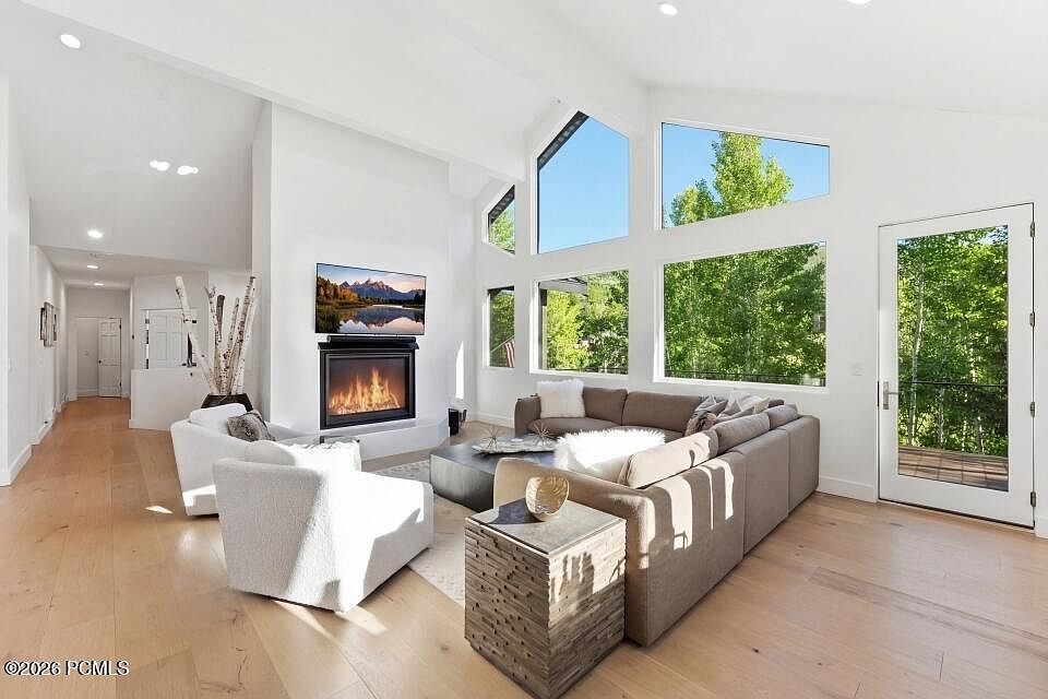 1st image of 3141 W Homestead Rd