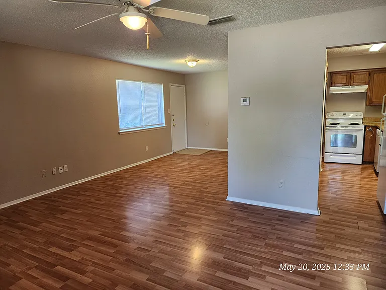 429 SW Thomas St #A — Photo 4