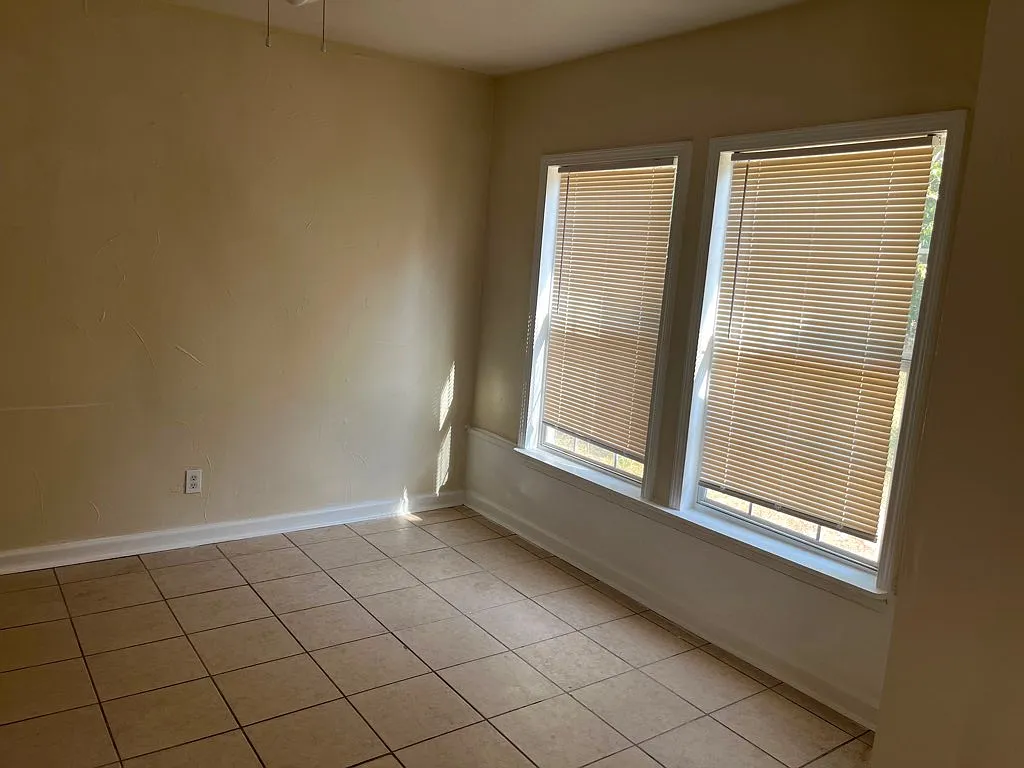 1602_04 Duncan Avenue - 1602 — Photo 2