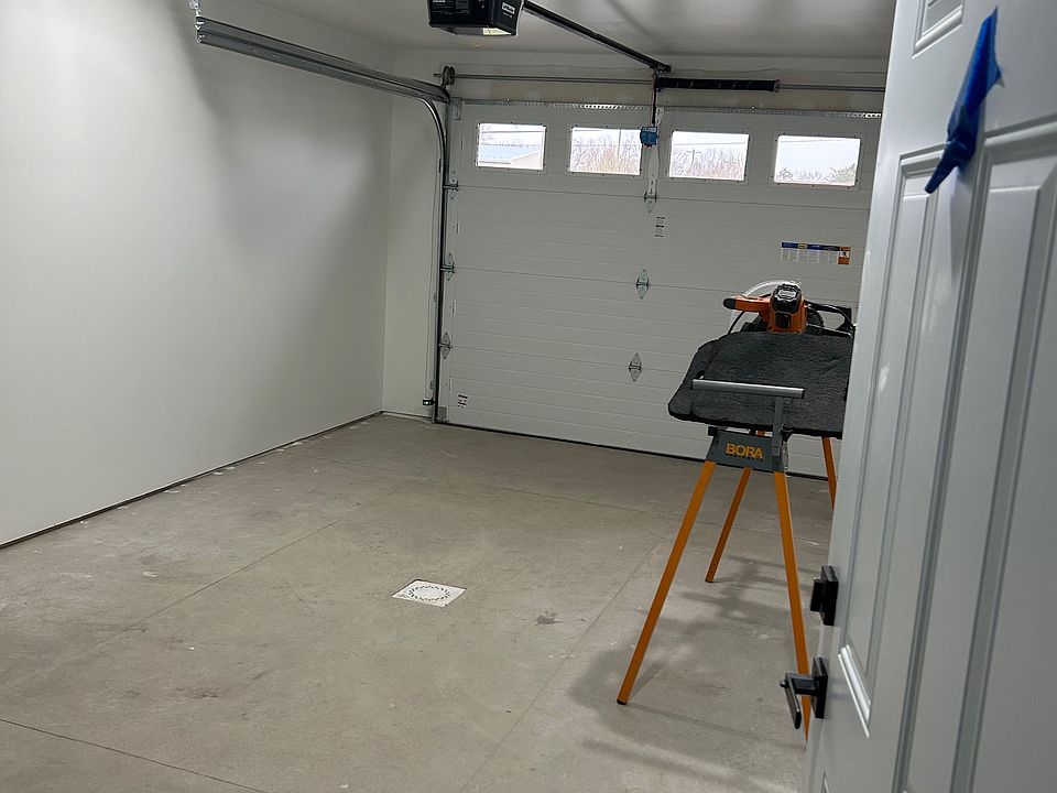 garage 12x19 fits mid size car/suv