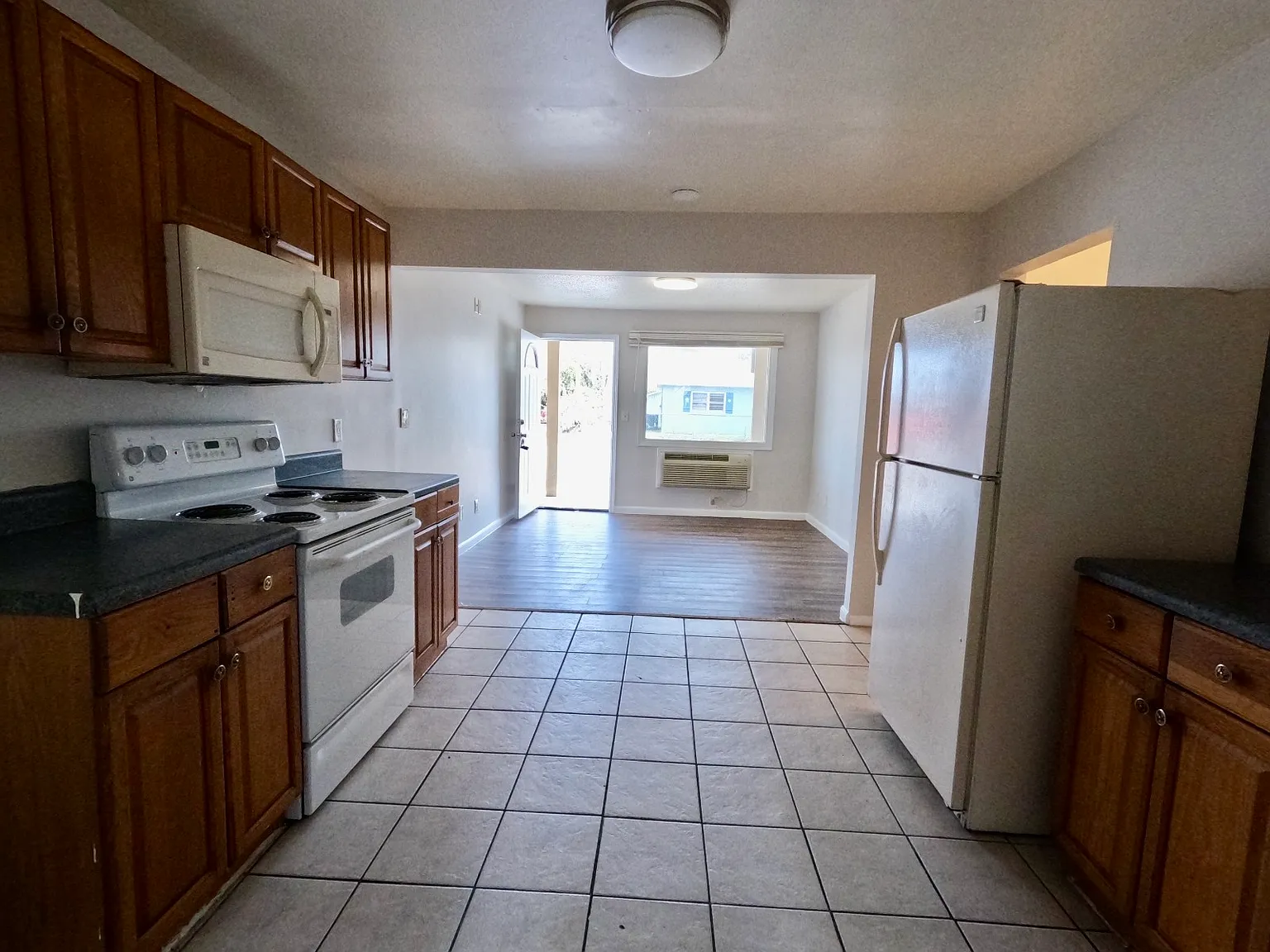 Studio, 1000 sqft, $1,200 — Photo 4