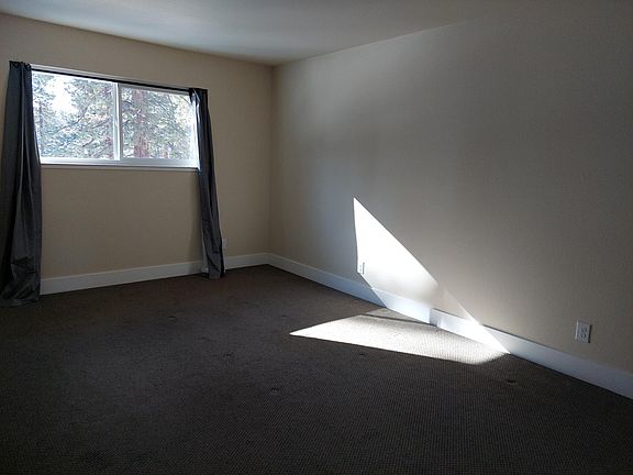5th image of 949 Sunset Dr #C