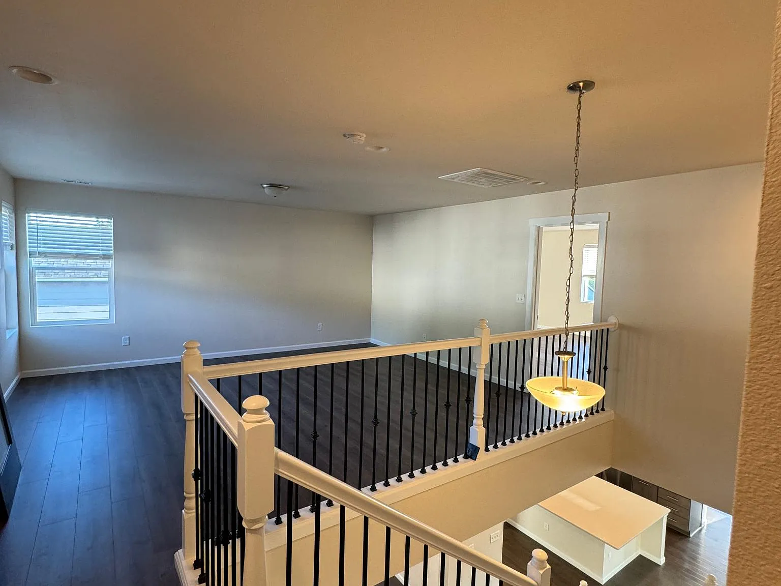 6 bed, 4600 sqft, $4,800 — Photo 4