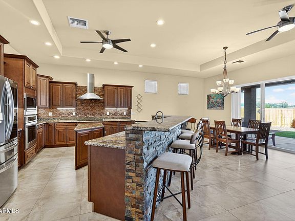 3rd image of 112 W CIRCLE MOUNTAIN Road