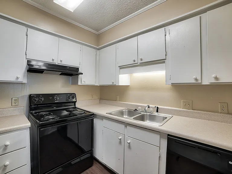 Patriot Place Apartments — Photo 2