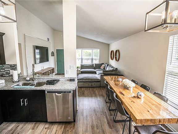 3rd image of 1112 S Prospect Ave