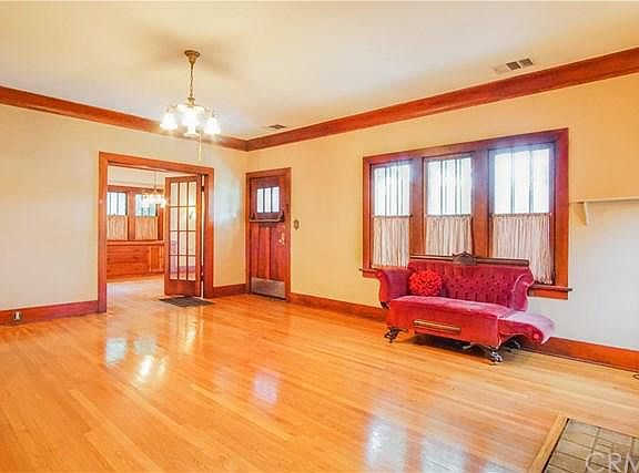 4th image of 325 E El Morado Ct