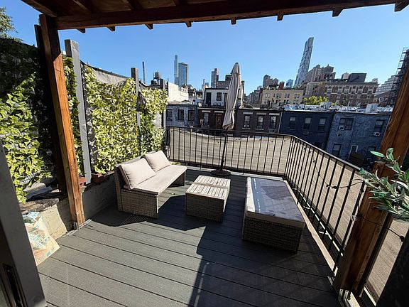4th image of 156 W 76th St #4B