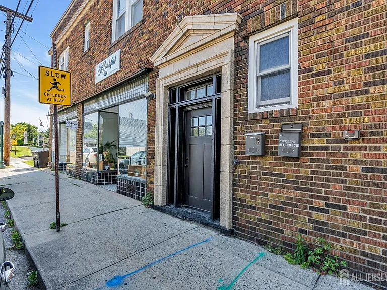 3 W Church St — Photo 4