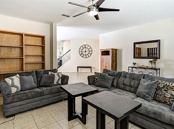 5th image of 1726 Oak Glen Dr
