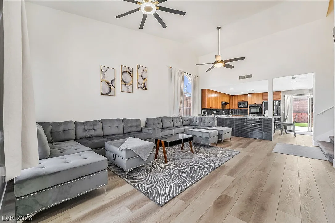 4 bed, 3.0 bath, 1983 sqft, $4,000 — Photo 3