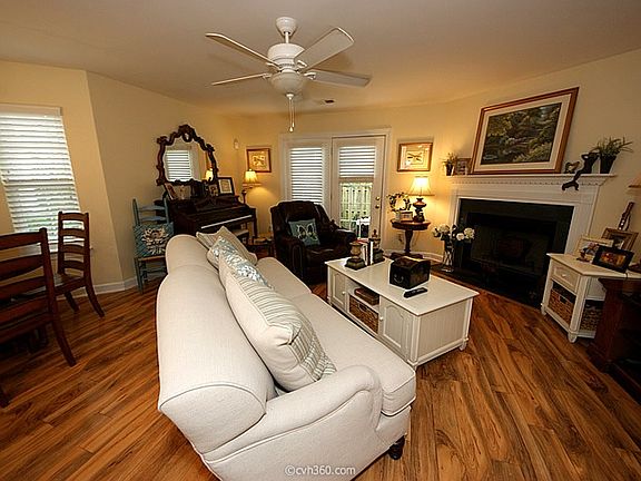 3rd image of 318 Garden Grove Dr