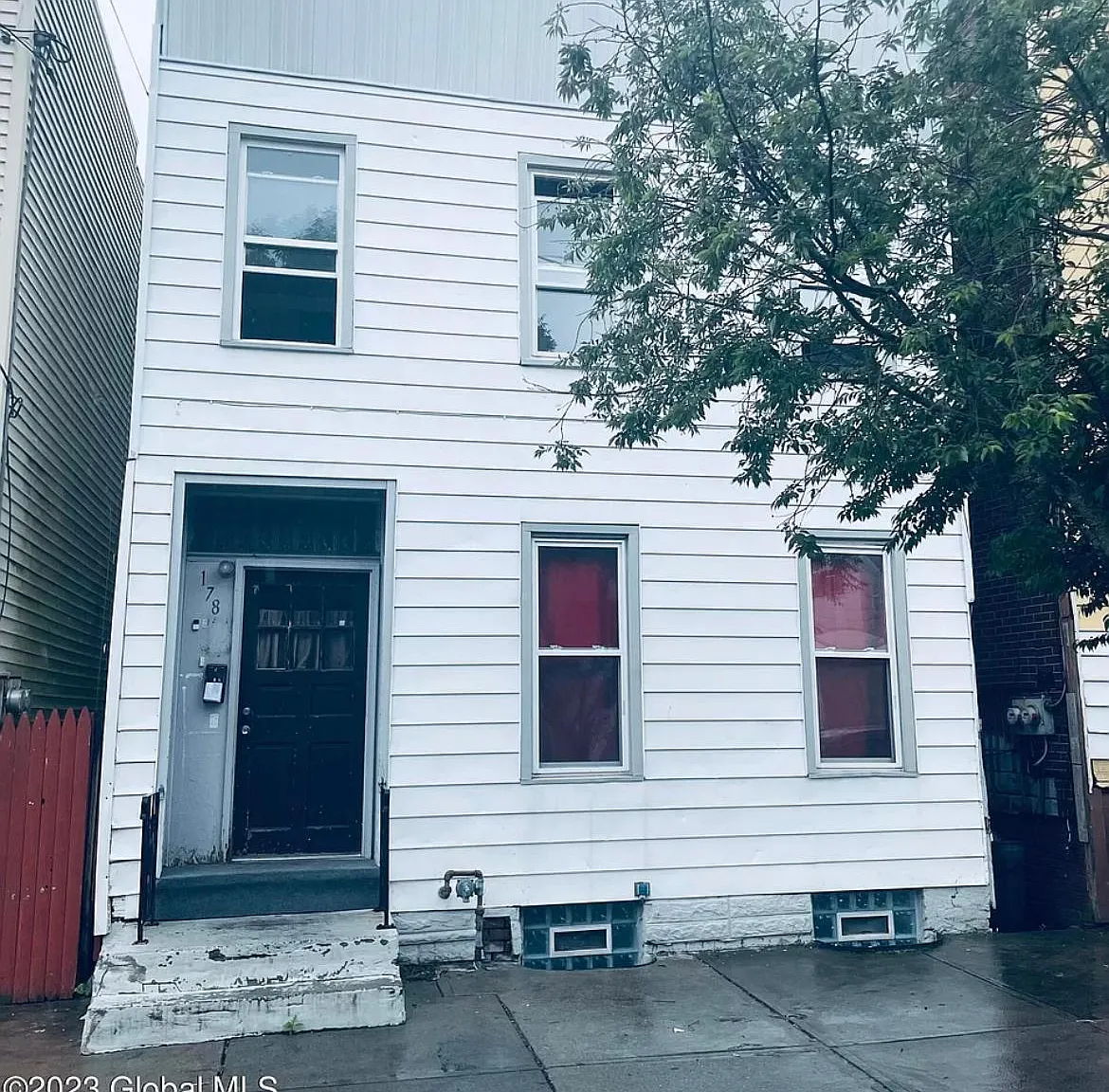 178 N Lake Ave — Photo 1