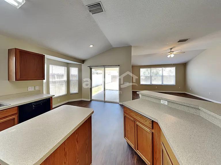 12828 Standbridge Dr — Photo 7