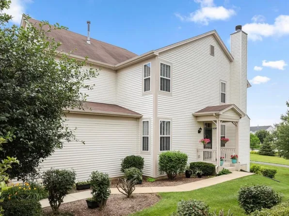 327 Fairmont Ct, Saint Charles, IL 60175