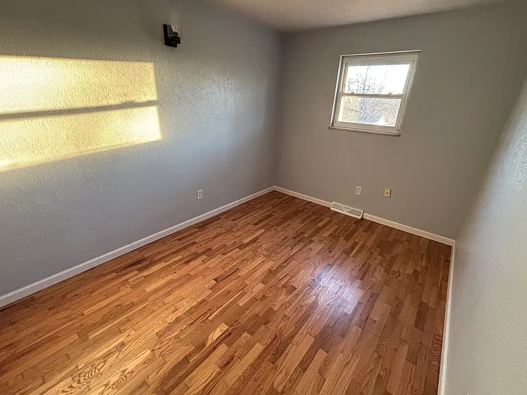 1580 Grandview Dr — Photo 9