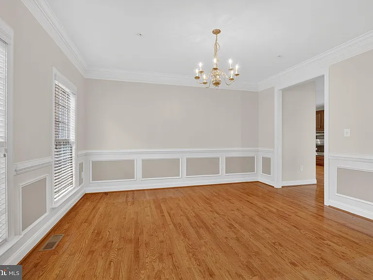 15806 Copper Beech Dr — Photo 25