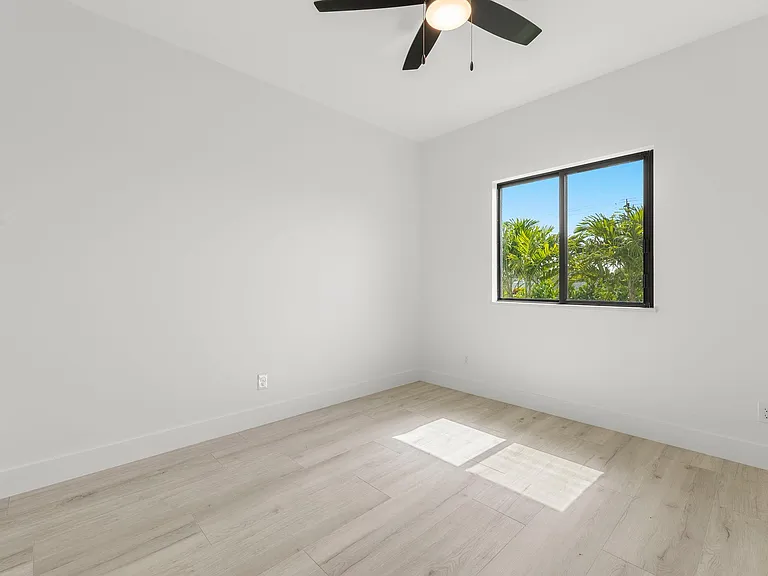 2107 SW 39th St — Photo 36