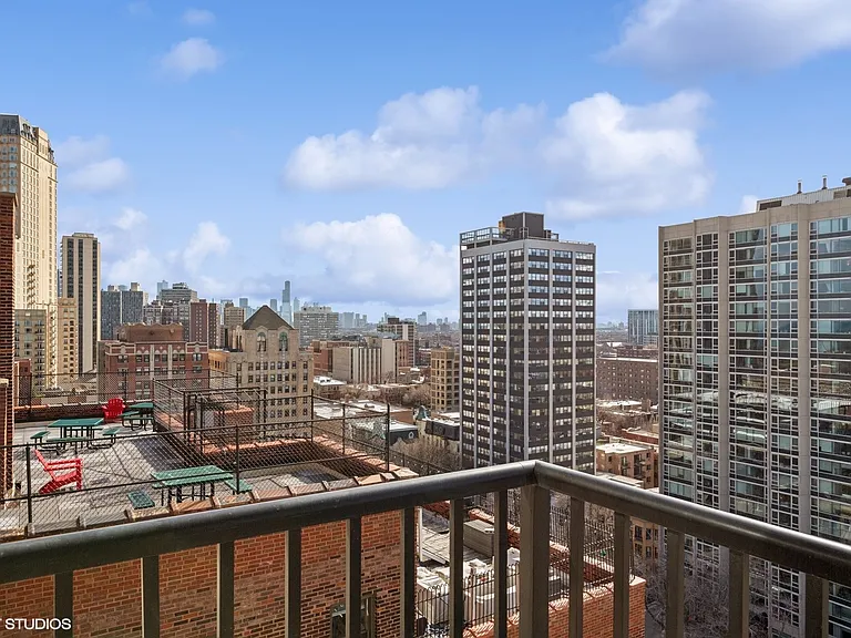 2740 N Pine Grove Ave #17H — Photo 10