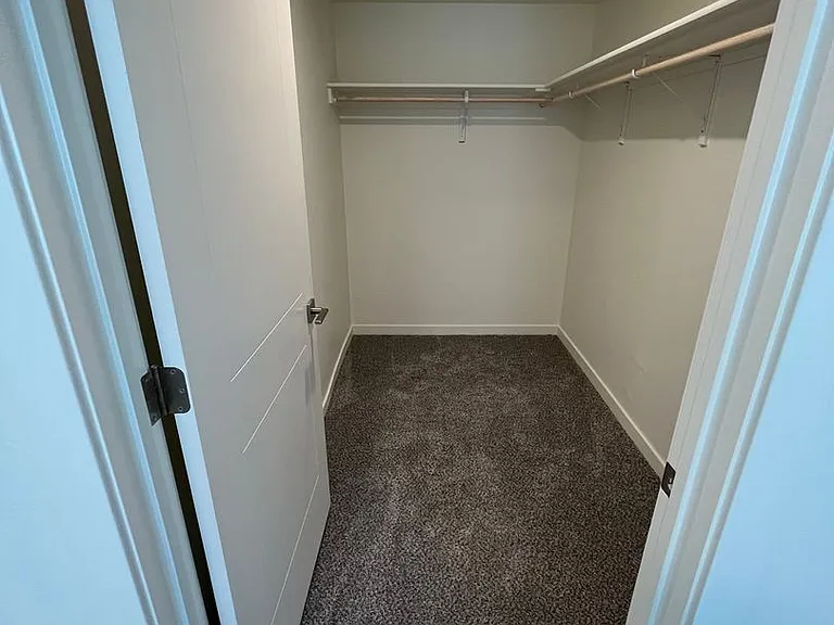 Lexington Sky Apartments — Photo 35