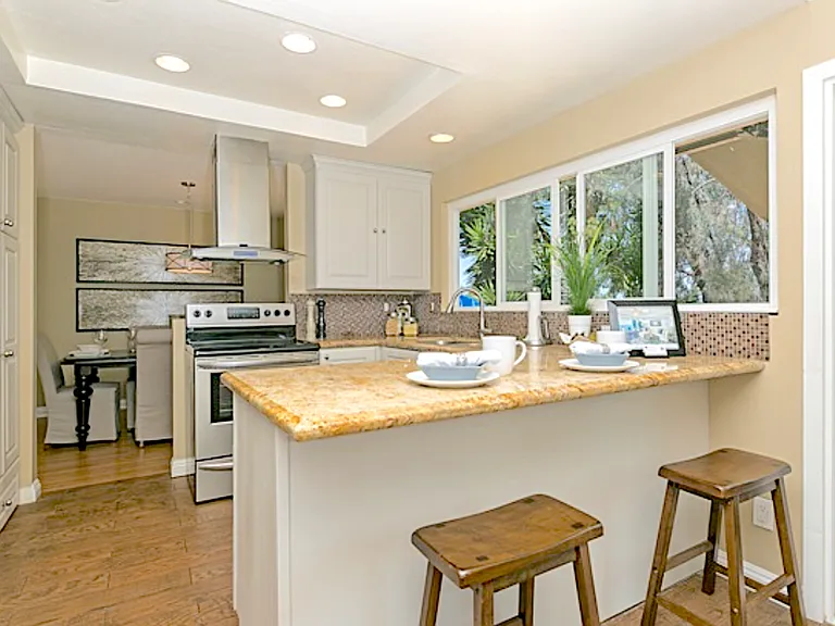 5881 Desert View Dr — Photo 10