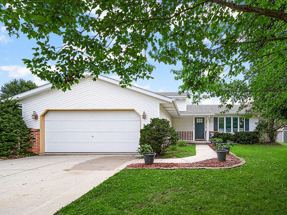 1st image of 585 Lake Park Dr