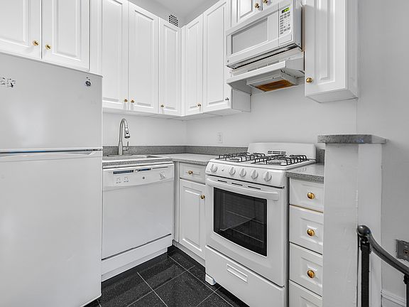 3rd image of 1661 York Ave APT 1E