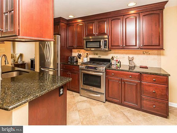 3rd image of 127 Lewisville Ct