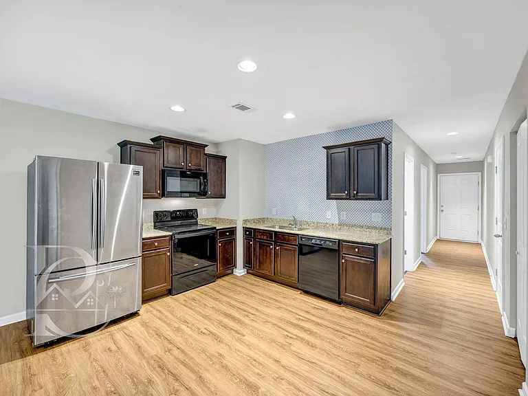 107 Nobility Dr — Photo 6