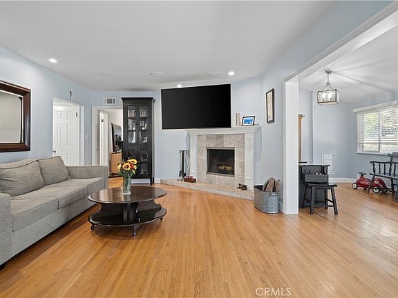3rd image of 609 E Bennett Ave