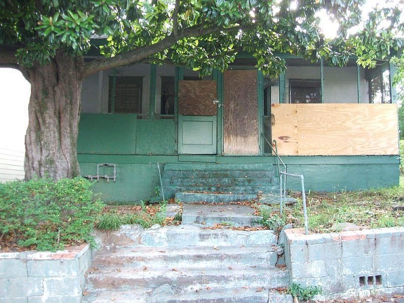 2nd image of 943 Garibaldi St SW