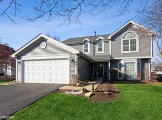 1061 Cliff View Ln, Carol Stream, IL 60188