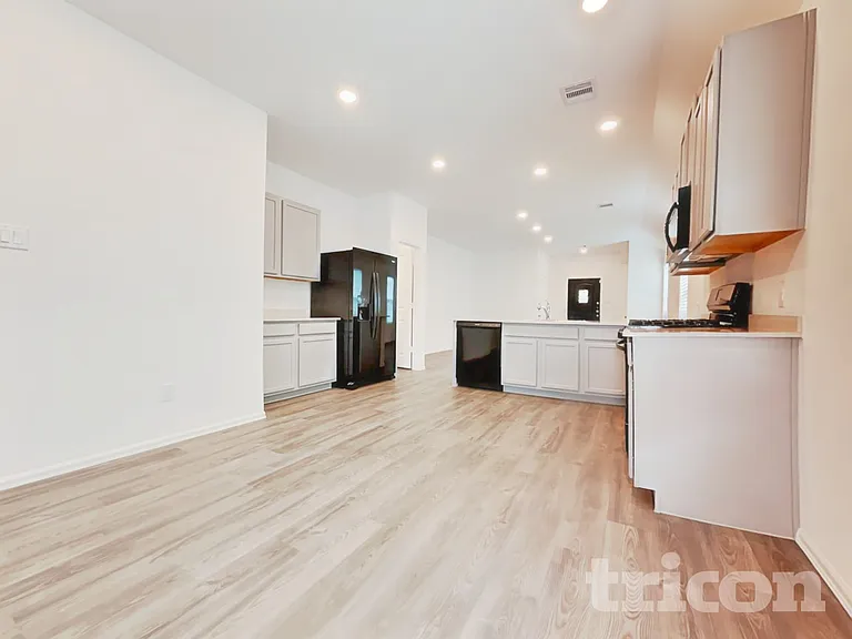 212 Seven Pines Dr — Photo 7