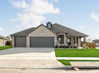 909 Driftwood Ln, Nevada, TX 75173