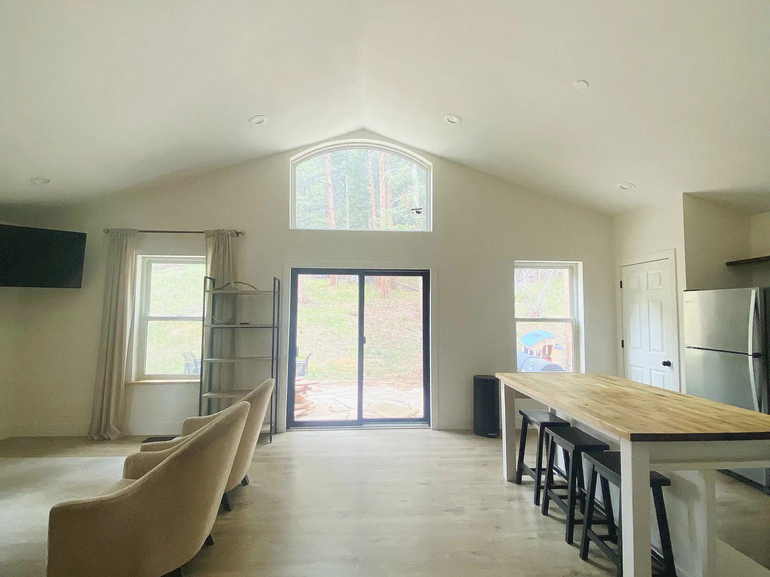 2 bed, 1161 sqft, $2,700 — Photo 2