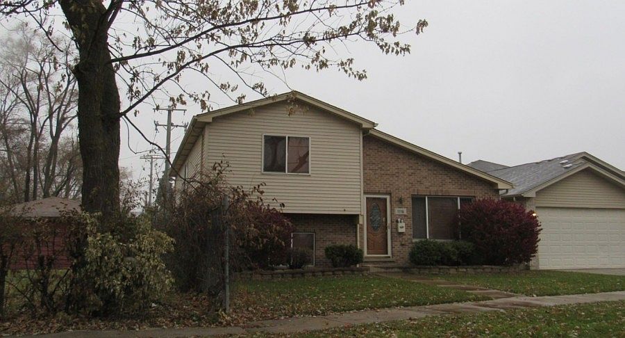 2nd image of 1116 W Vermont Ave
