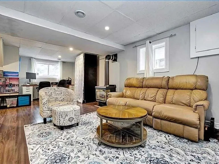 29 Uxbridge Cres — Photo 20