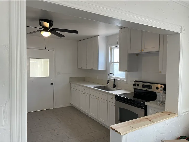 408 N Roosevelt Ave — Photo 11