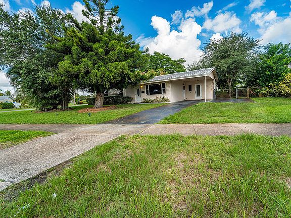 3rd image of 700 Juniper Drive